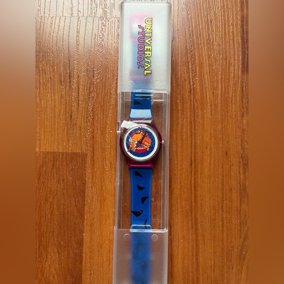 Brand new watch may need new battery - Picture 1 of 2